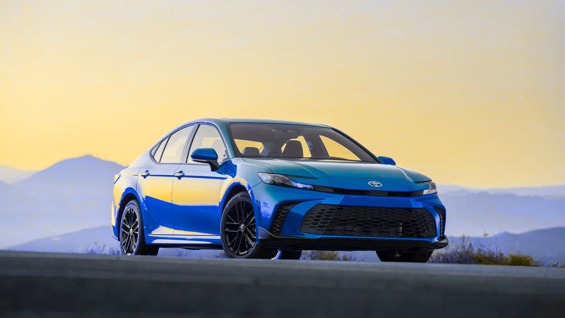 Toyota Camry Híbrido 2025: Diseño Innovador, Rendimiento Ecológico y Máxima Comodidad