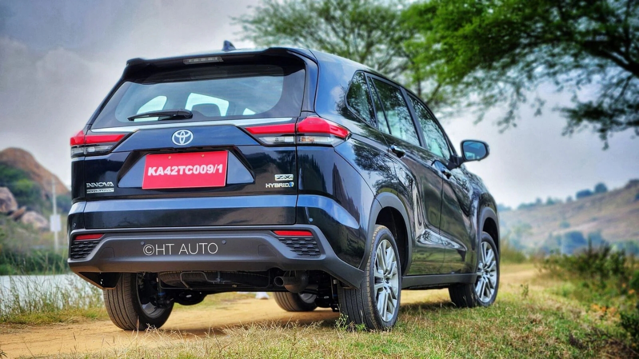 Toyota Innova Hycross 2026: MPV híbrido premium con motor 1987cc desde ₹17 Lakhs