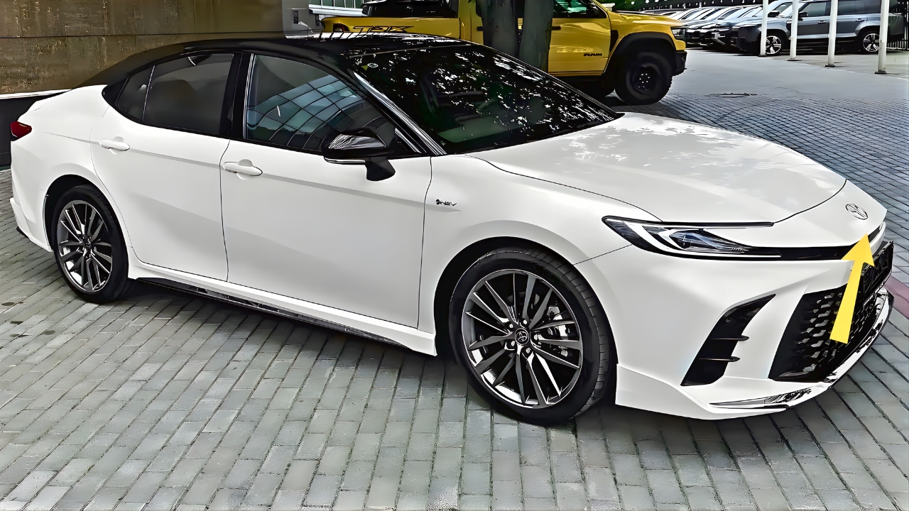 Toyota Camry: Sedán de Lujo con Motor V6 Potente por Solo ₹47 Lakhs